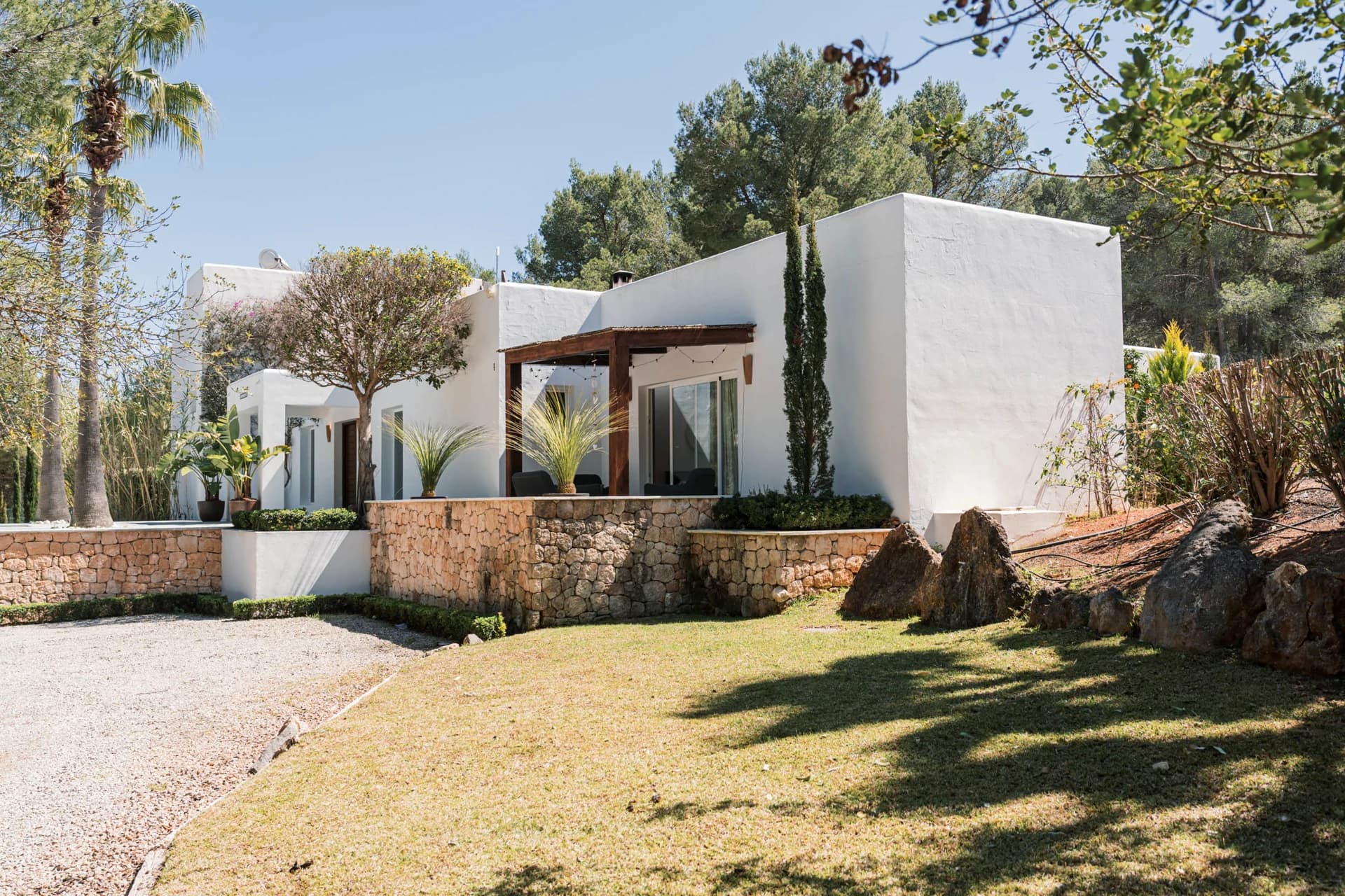 6 bed pool villa with tennis court for sale in Ibiza - photo 2