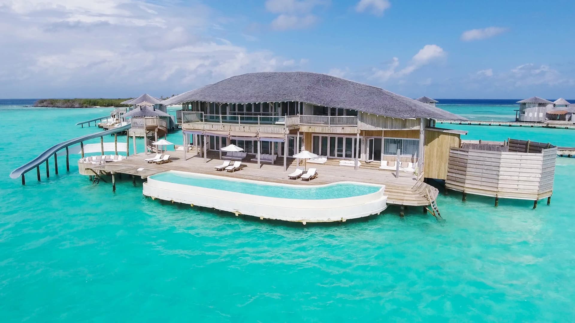 Luxury Maldives beach & over water villas for sale | Soneva Jani - photo 18
