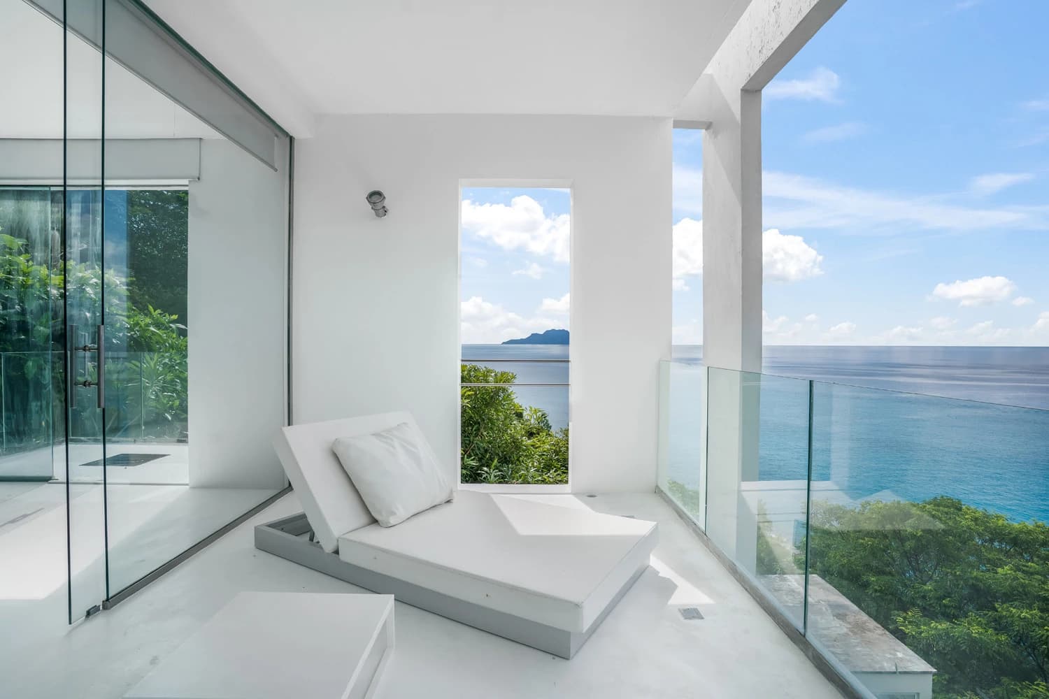 Architectural modernist beachfront villa for sale in Mahé, Seychelles - photo 26