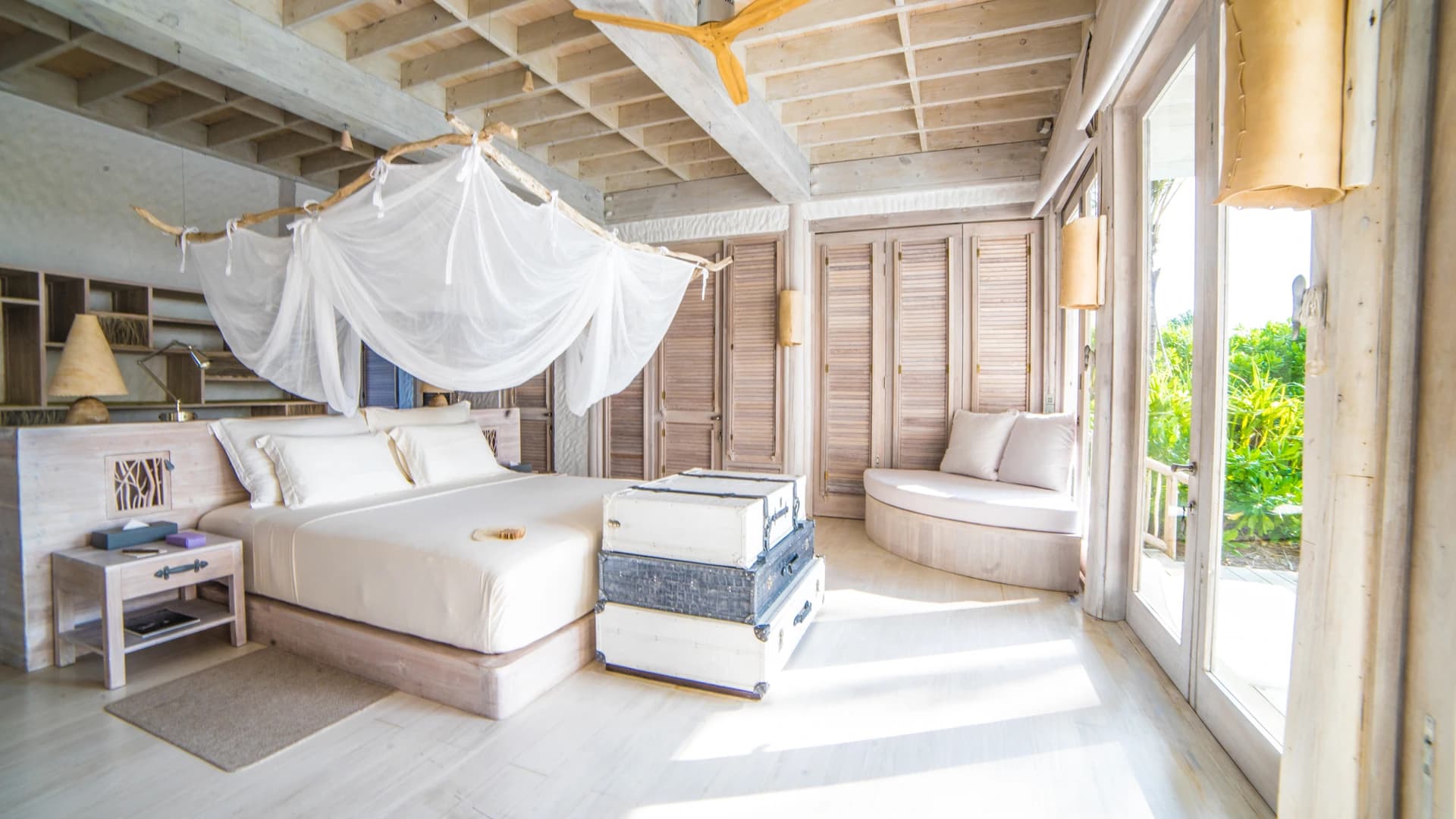 Luxury Maldives beach & over water villas for sale | Soneva Jani - photo 27