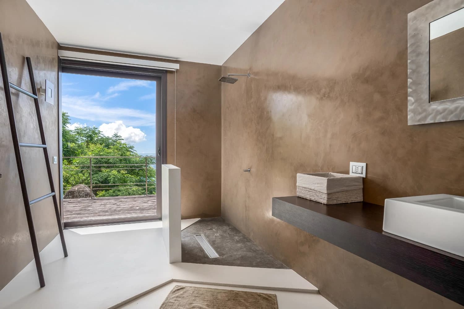 Architectural modernist beachfront villa for sale in Mahé, Seychelles - photo 21