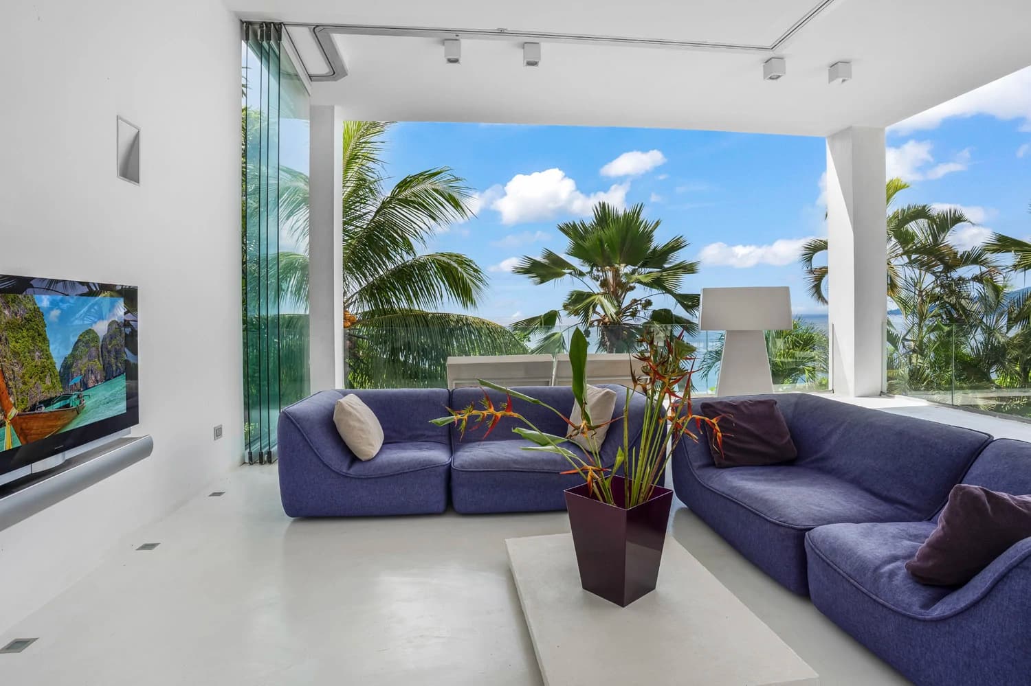 Architectural modernist beachfront villa for sale in Mahé, Seychelles - photo 25