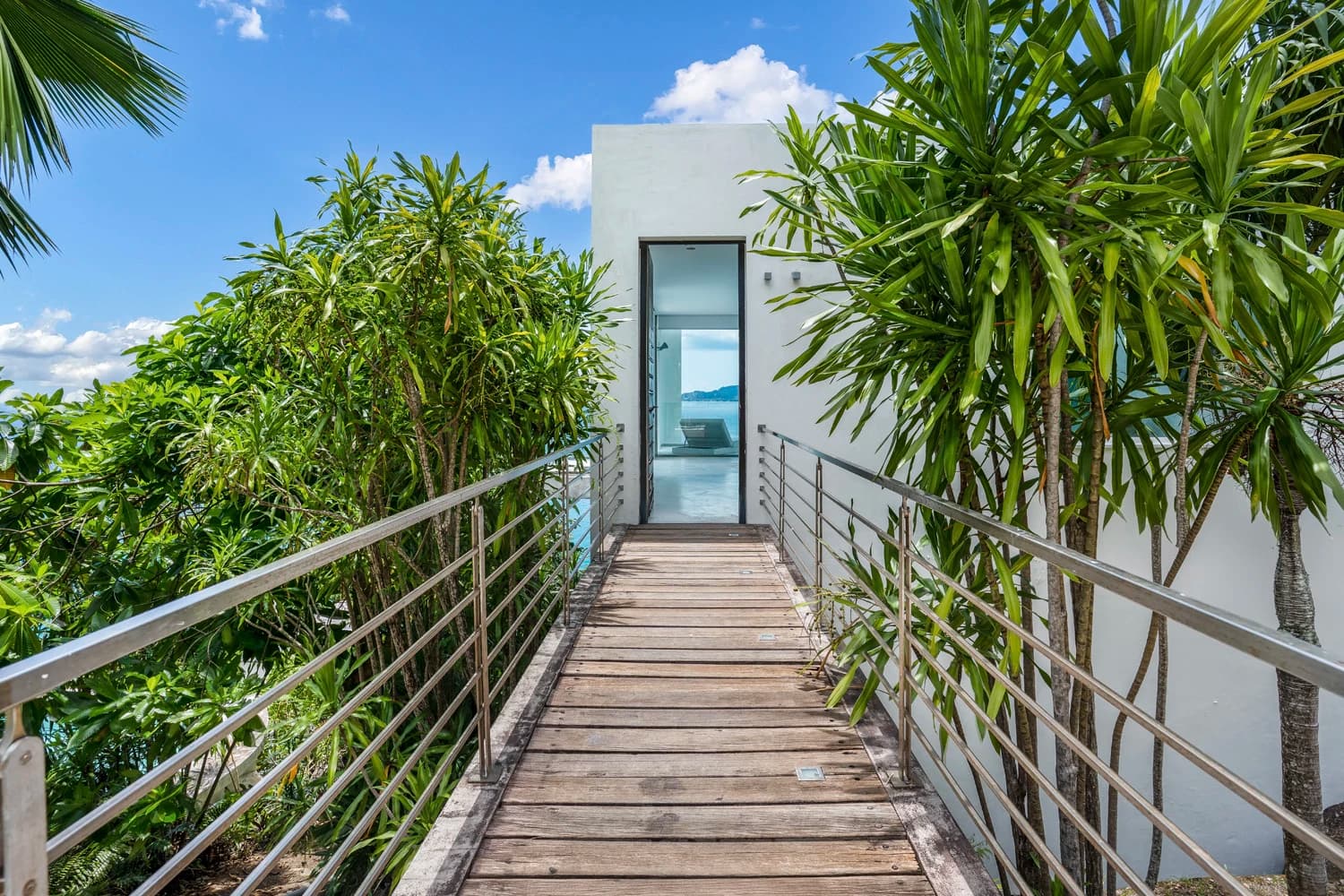 Architectural modernist beachfront villa for sale in Mahé, Seychelles - photo 15