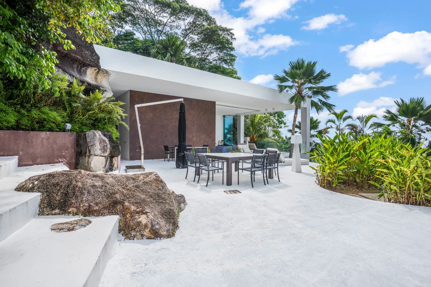 Architectural modernist beachfront villa for sale in Mahé, Seychelles - photo 5