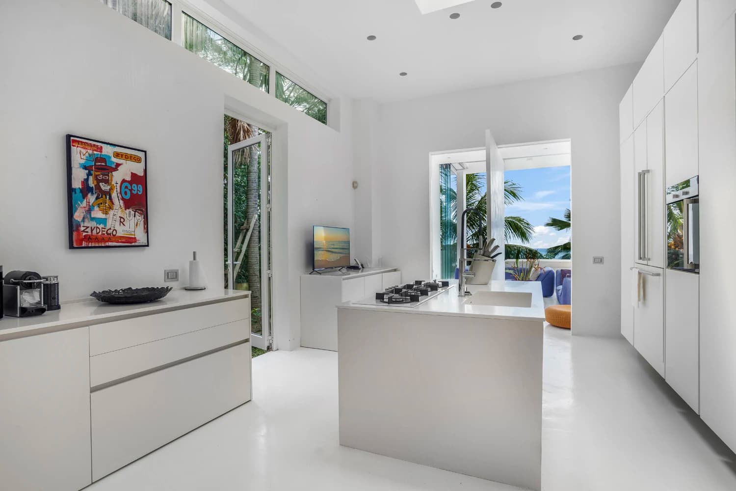 Architectural modernist beachfront villa for sale in Mahé, Seychelles - photo 24