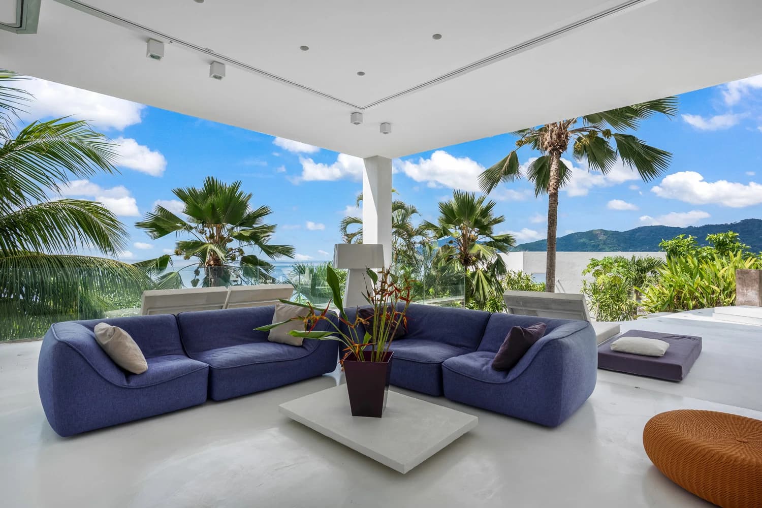 Architectural modernist beachfront villa for sale in Mahé, Seychelles - photo 9