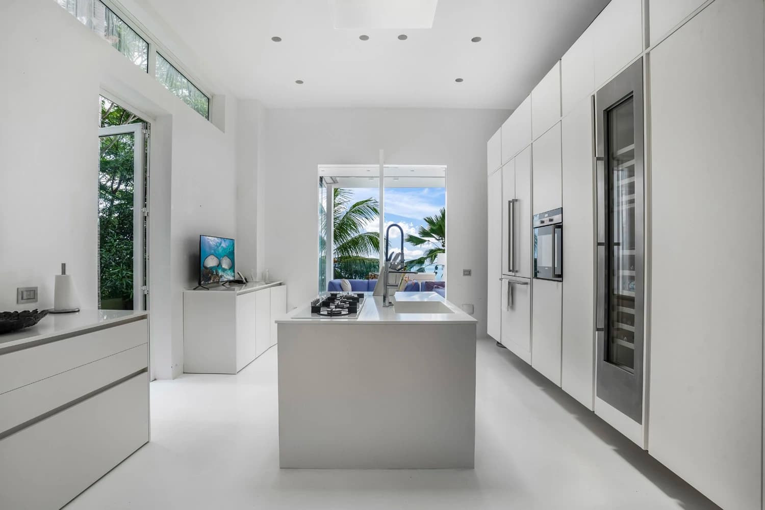 Architectural modernist beachfront villa for sale in Mahé, Seychelles - photo 23