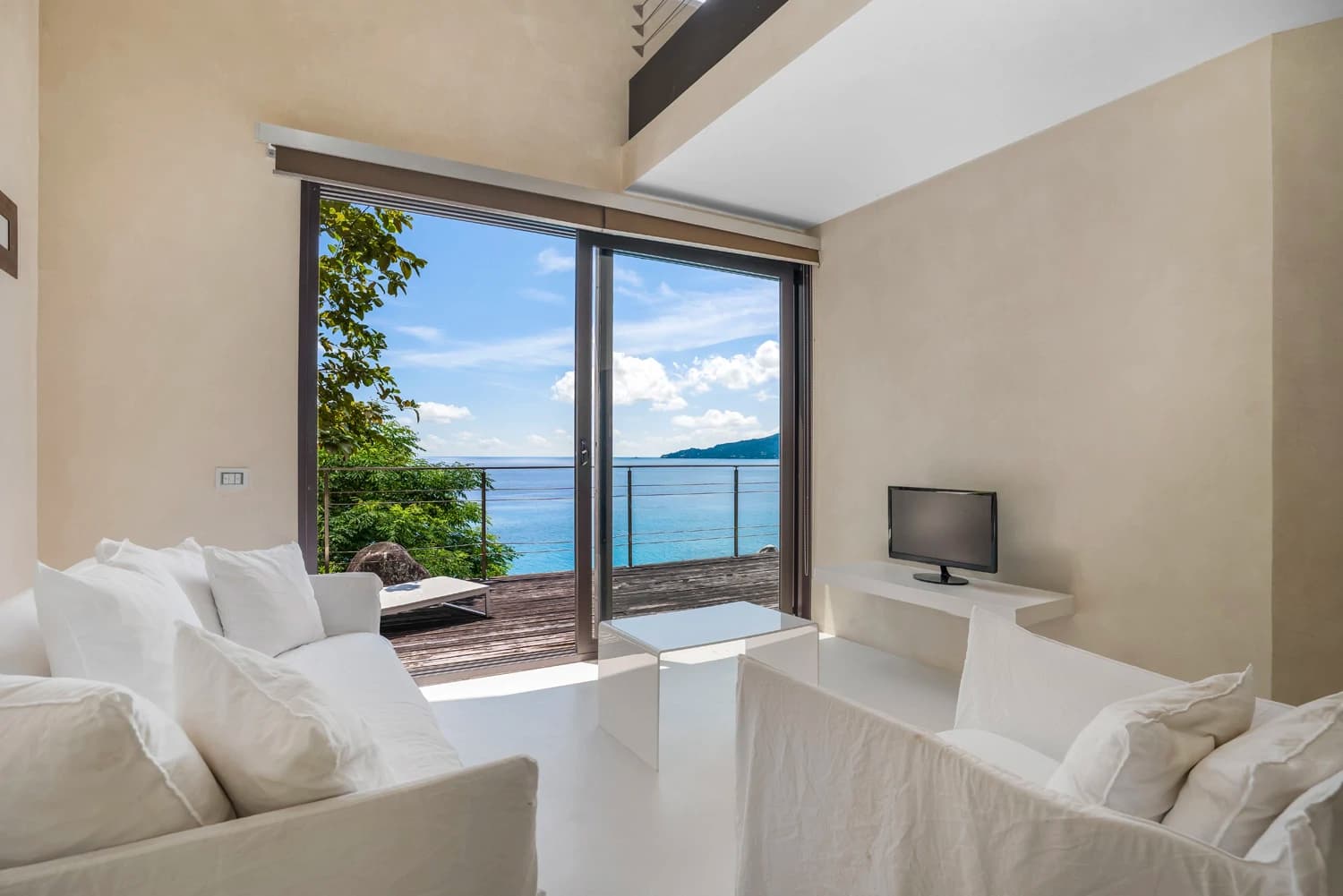 Architectural modernist beachfront villa for sale in Mahé, Seychelles - photo 20