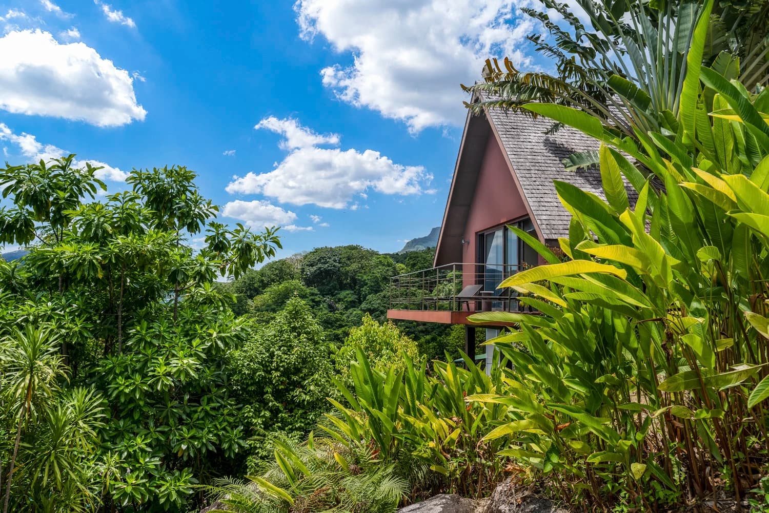 Architectural modernist beachfront villa for sale in Mahé, Seychelles - photo 12