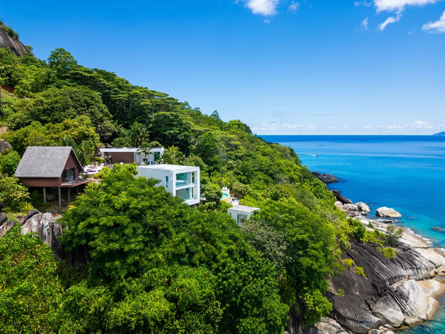 Architectural modernist beachfront villa for sale in Mahé, Seychelles - photo 27
