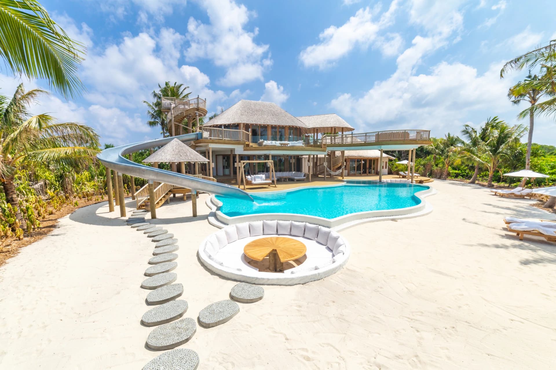 Luxury Maldives beach & over water villas for sale | Soneva Jani - photo 2