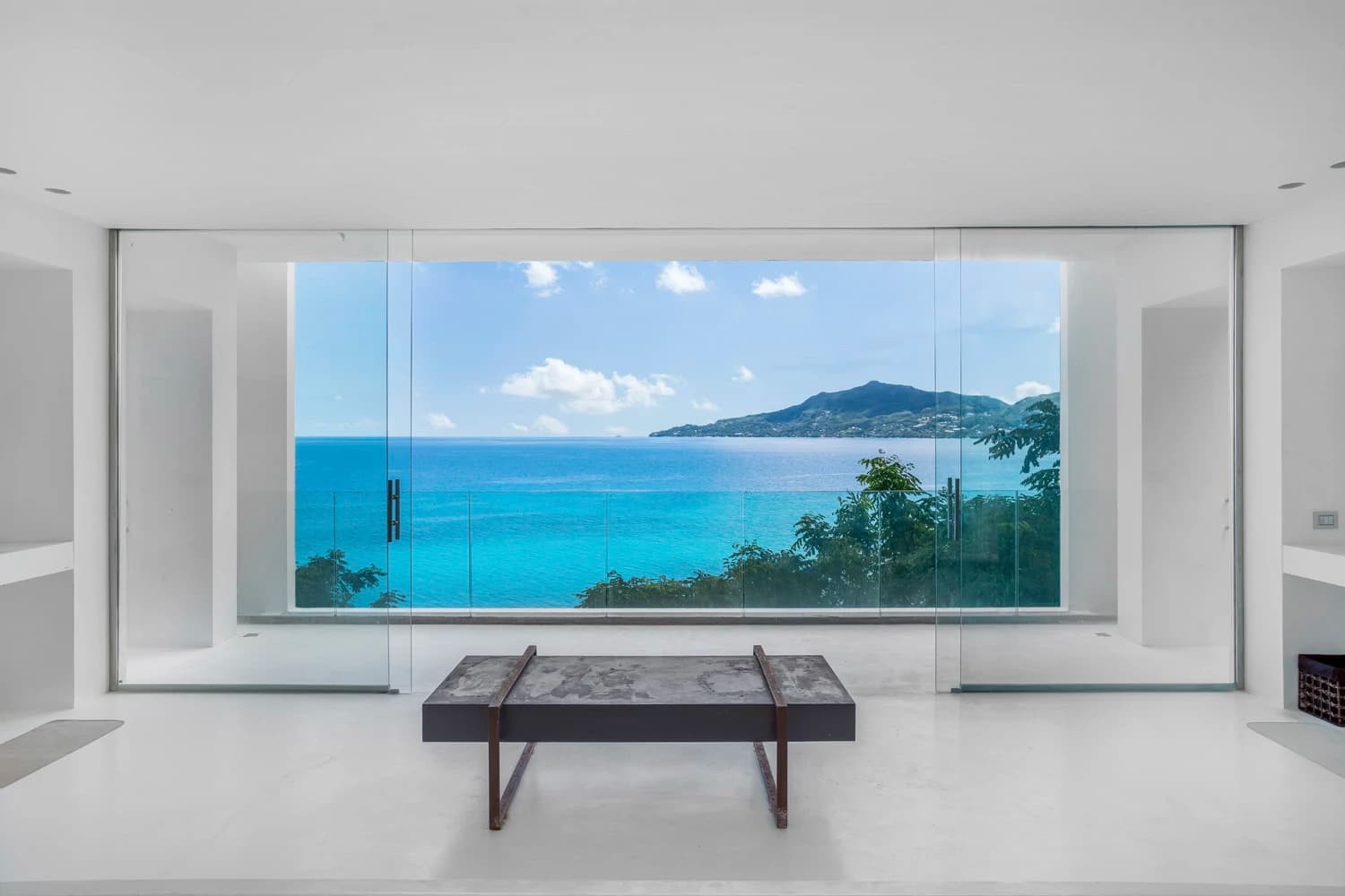 Architectural modernist beachfront villa for sale in Mahé, Seychelles - photo 13