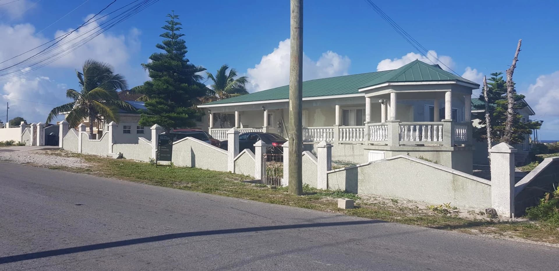 Nookie Hill House with single apartment attached