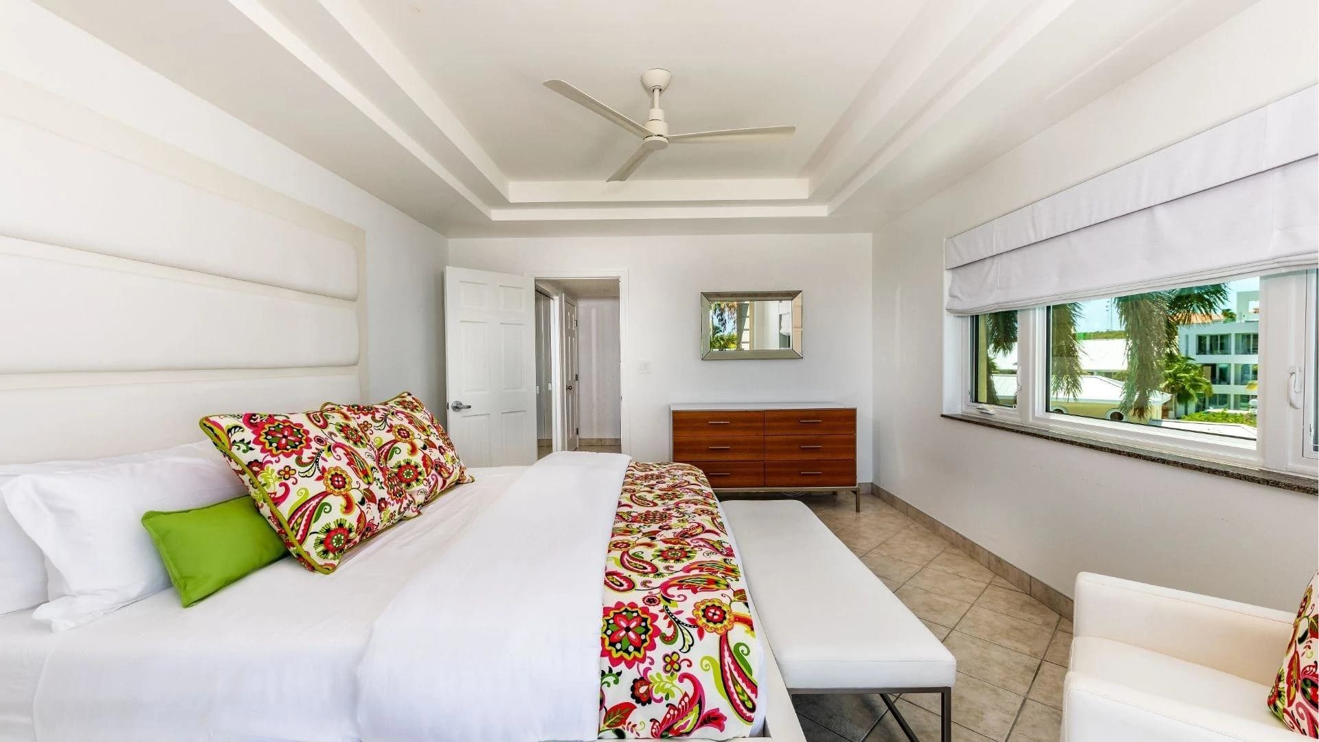 E12 The Yacht Club - photo 11