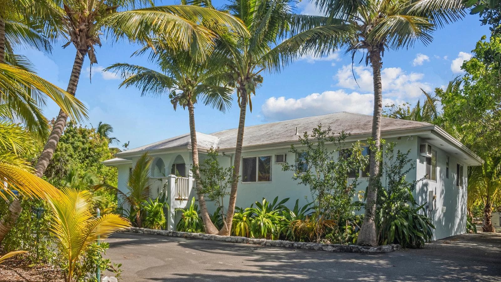 Perfect Leeward Turnkey Property - photo 2