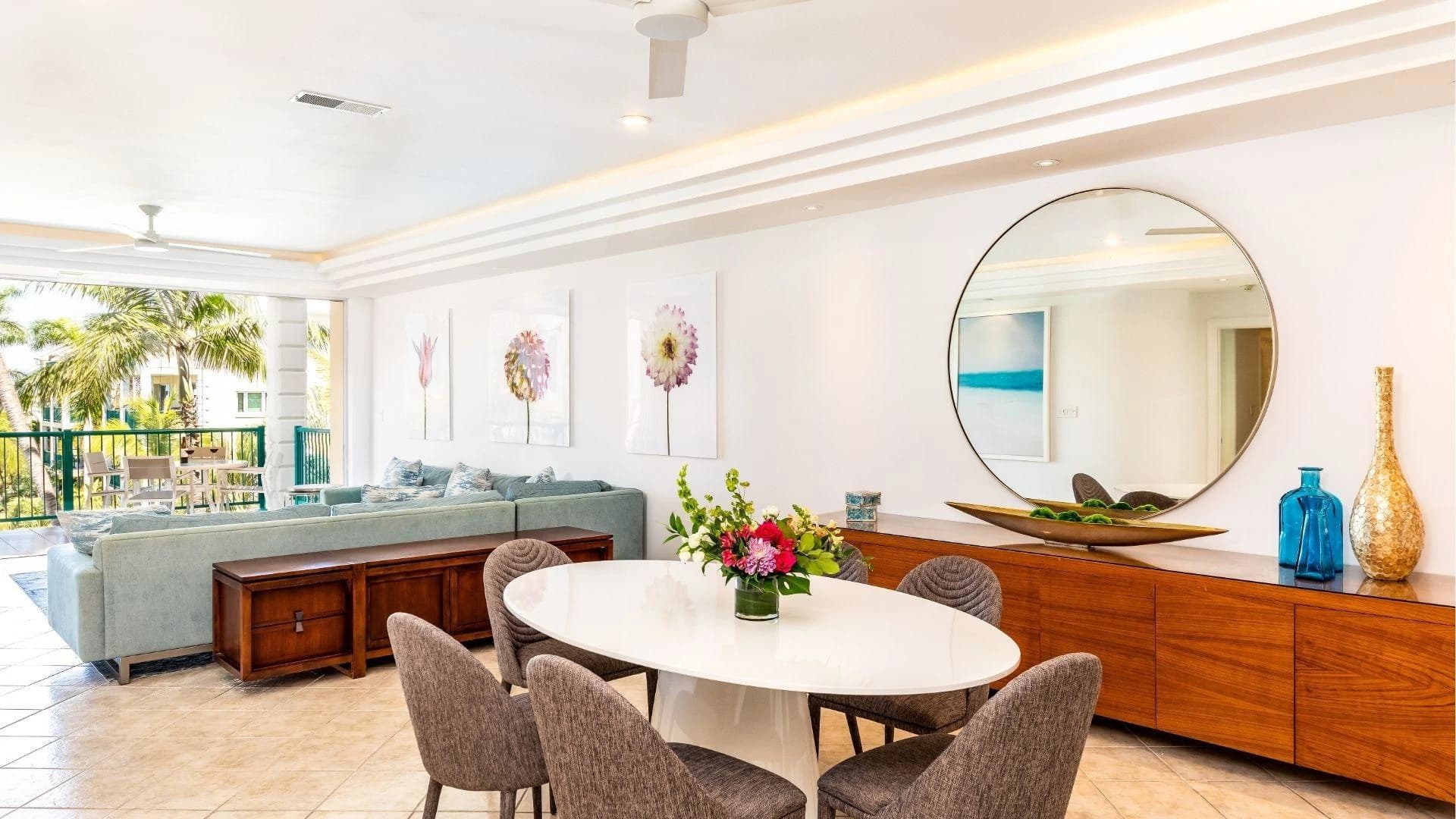 E12 The Yacht Club - photo 5