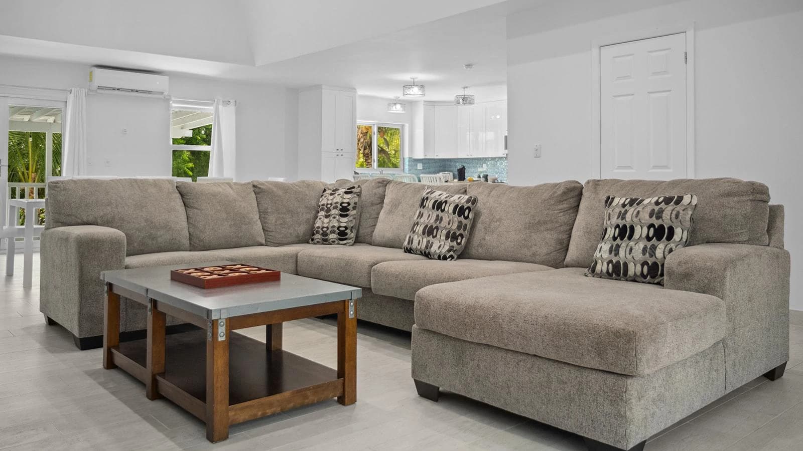 Perfect Leeward Turnkey Property - photo 5