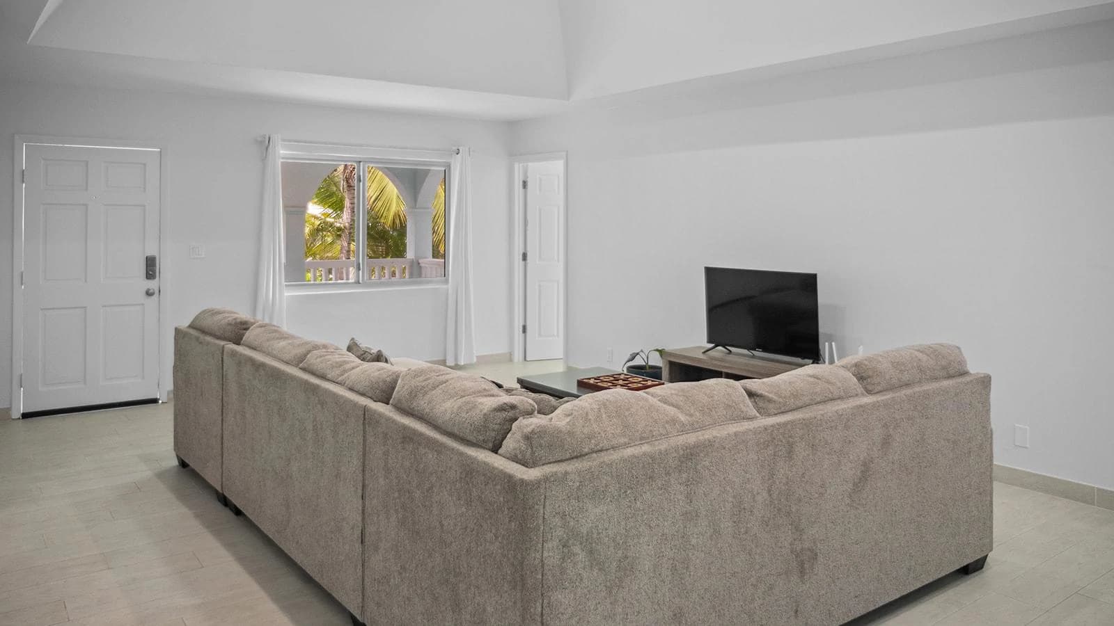 Perfect Leeward Turnkey Property - photo 7