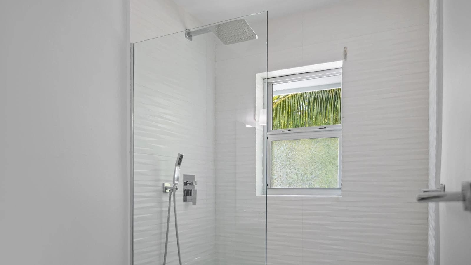 Perfect Leeward Turnkey Property - photo 19