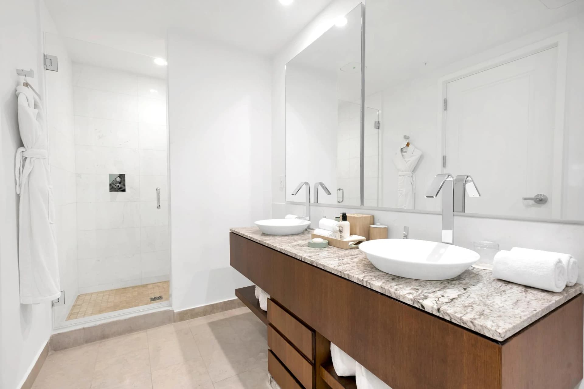 UNIT 1040 (4A) RITZ CARLTON 3BR/4BA/DEN/LAUNDRY - photo 19