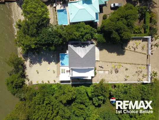New Beach Front Home, Ready for Rental - photo 22