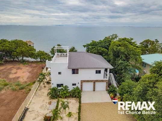 New Beach Front Home, Ready for Rental - photo 26