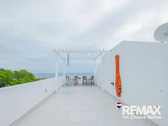 New Beach Front Home, Ready for Rental - photo 18
