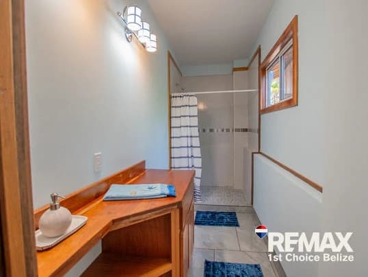 Tropical Sea View 3-Bedroom Home in the Heart of Hopkins - photo 12