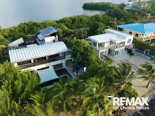Beachfront Home in Plantation, Placencia - photo 3