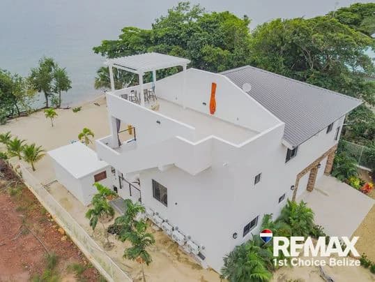 New Beach Front Home, Ready for Rental - photo 1