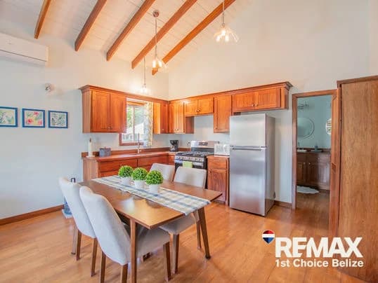 Tropical Sea View 3-Bedroom Home in the Heart of Hopkins - photo 3