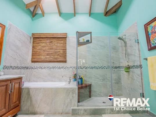 Luxurious 2-Bedroom Home in a Private Gated Community, Red Rock - photo 6