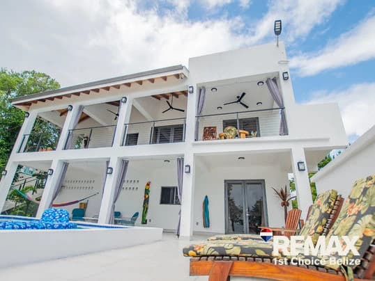 New Beach Front Home, Ready for Rental - photo 4