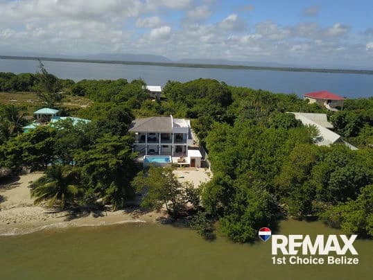 New Beach Front Home, Ready for Rental - photo 27
