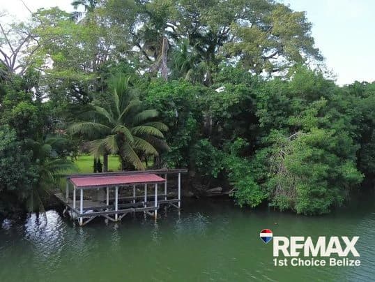 Riverfront Residence in Sittee River - photo 1
