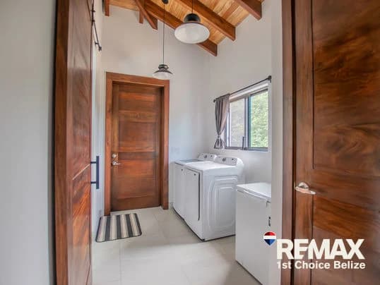 New Beach Front Home, Ready for Rental - photo 17