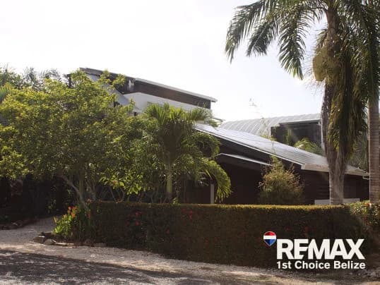 Beachfront Home in Plantation, Placencia - photo 1