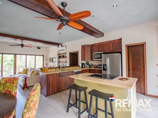 The Tree House by the Sea, Red Rock - photo 3
