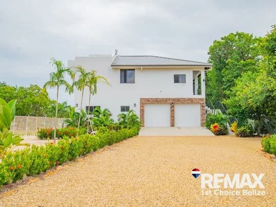 New Beach Front Home, Ready for Rental - photo 9