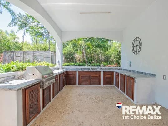 Luxurious 2-Bedroom Home in a Private Gated Community, Red Rock - photo 11