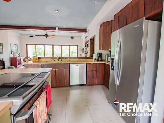 The Tree House by the Sea, Red Rock - photo 4