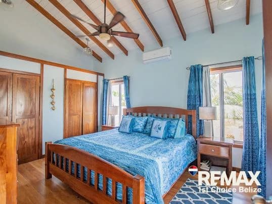 Tropical Sea View 3-Bedroom Home in the Heart of Hopkins - photo 5