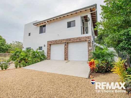 New Beach Front Home, Ready for Rental - photo 8