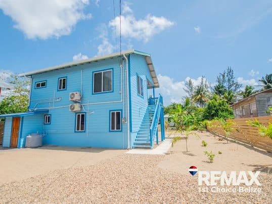 Tropical Sea View 3-Bedroom Home in the Heart of Hopkins - photo 2