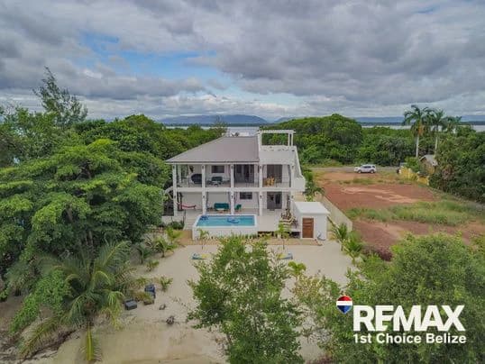 New Beach Front Home, Ready for Rental - photo 19