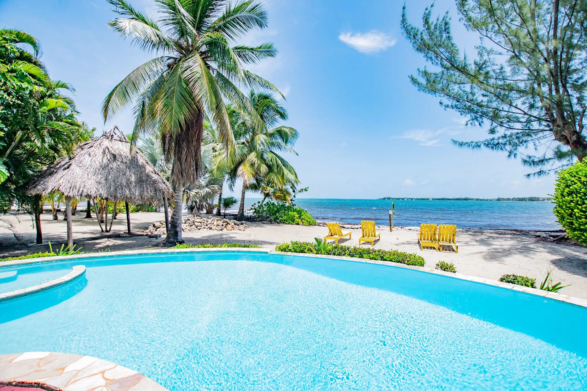 Casa Del Sol, Beachfront Villa with Infinity Pool in Placencia Village - photo 2