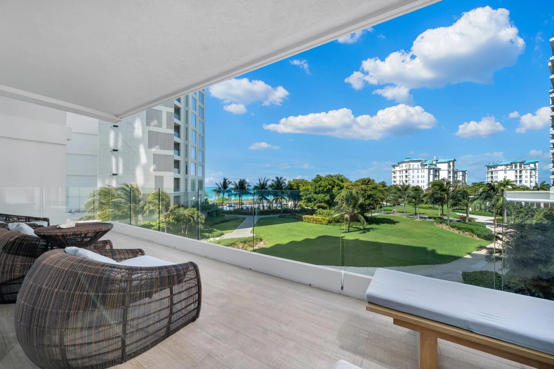 Grace Bay vs Chalk Sound: Which Area of Providenciales Is Right for You?